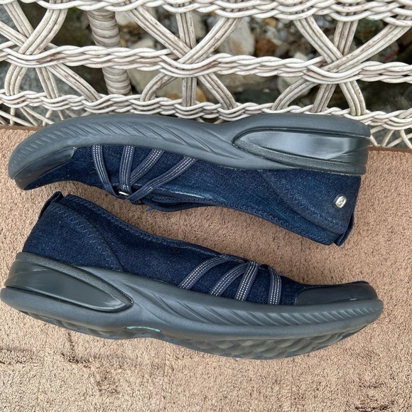 Bzees flats. Size 8. Denim material on outside. Slightly used on inside. - Picture 5 of 7